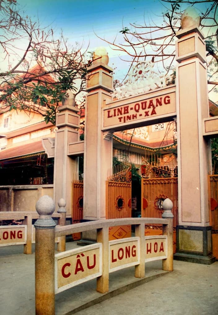 Cổng Tam Quan Tịnh Xá Linh Quang thời kỳ đầu