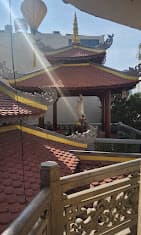Mái ngói chánh điện Tịnh Xá Linh Quang