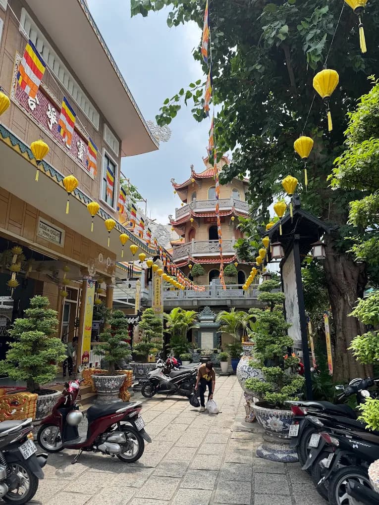 Tịnh Xá Linh Quang trong mùa lễ hội